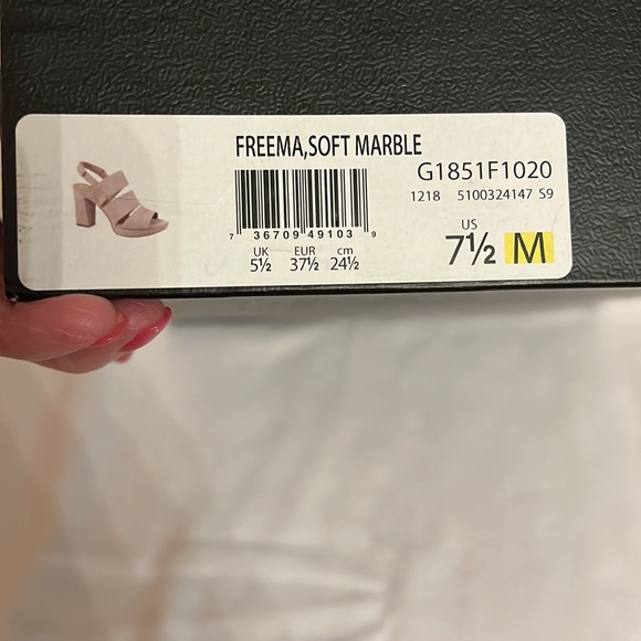 Naturalizer Sandals - Picture 5 of 6